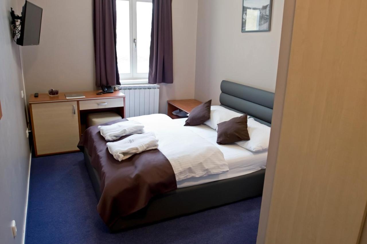 Hotel Pakrac 外观 照片