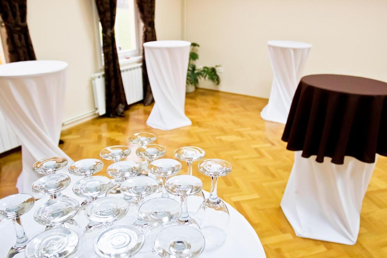 Hotel Pakrac 外观 照片